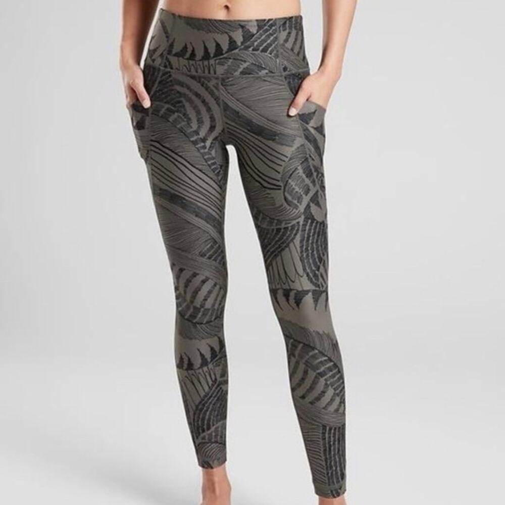 Athleta Salutation Stash Pocket Zuma 7/8 Length Leggings Size XXS